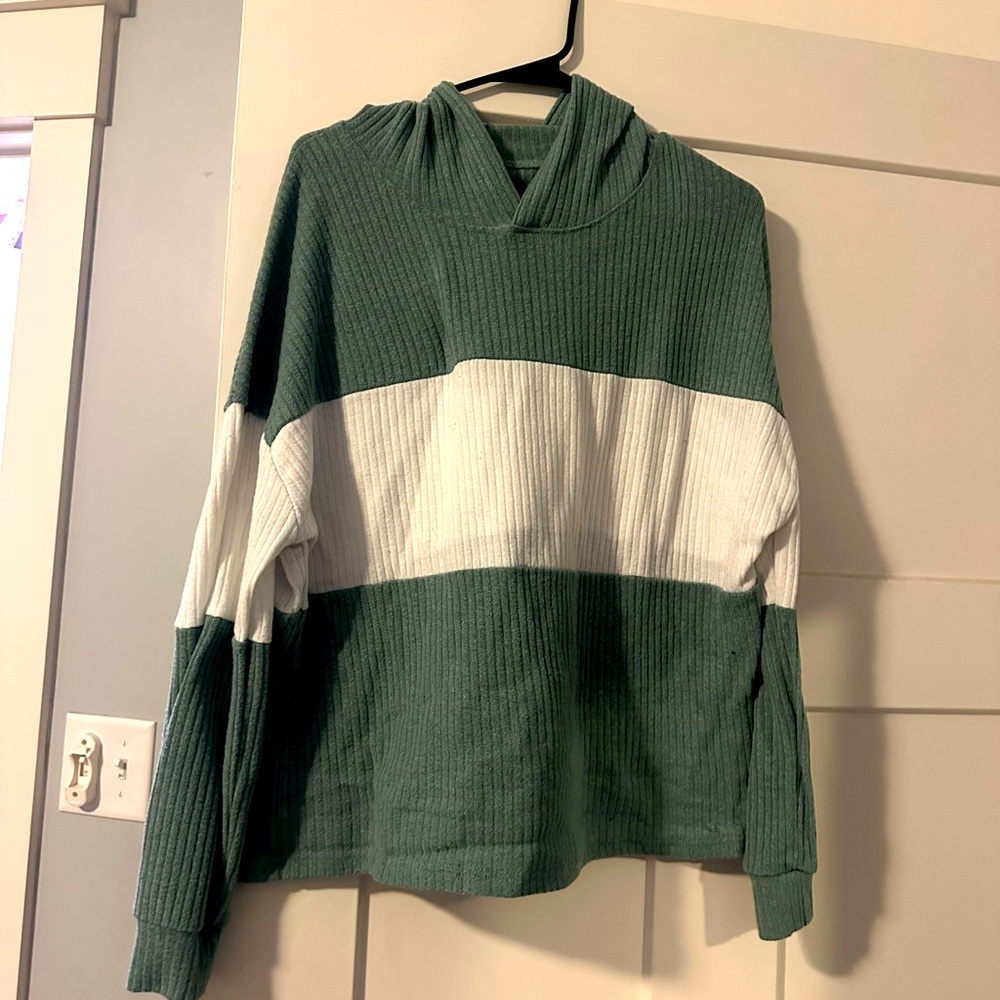 Cropped hooded sweater